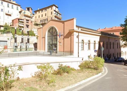 Perugia, nigeriani alla sbarra: rapporti sessuali con una minorenne